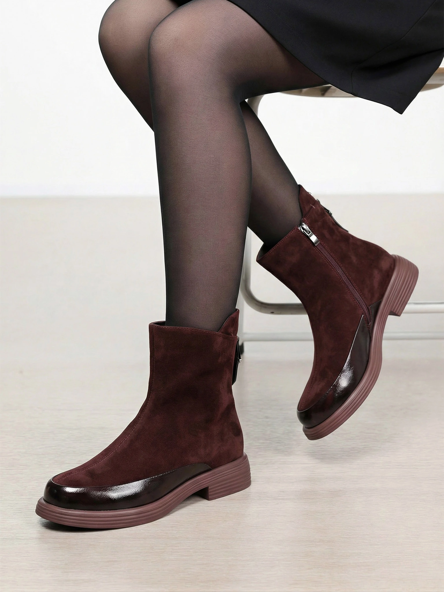 Ботинки бордового цвета на низком широком каблуке